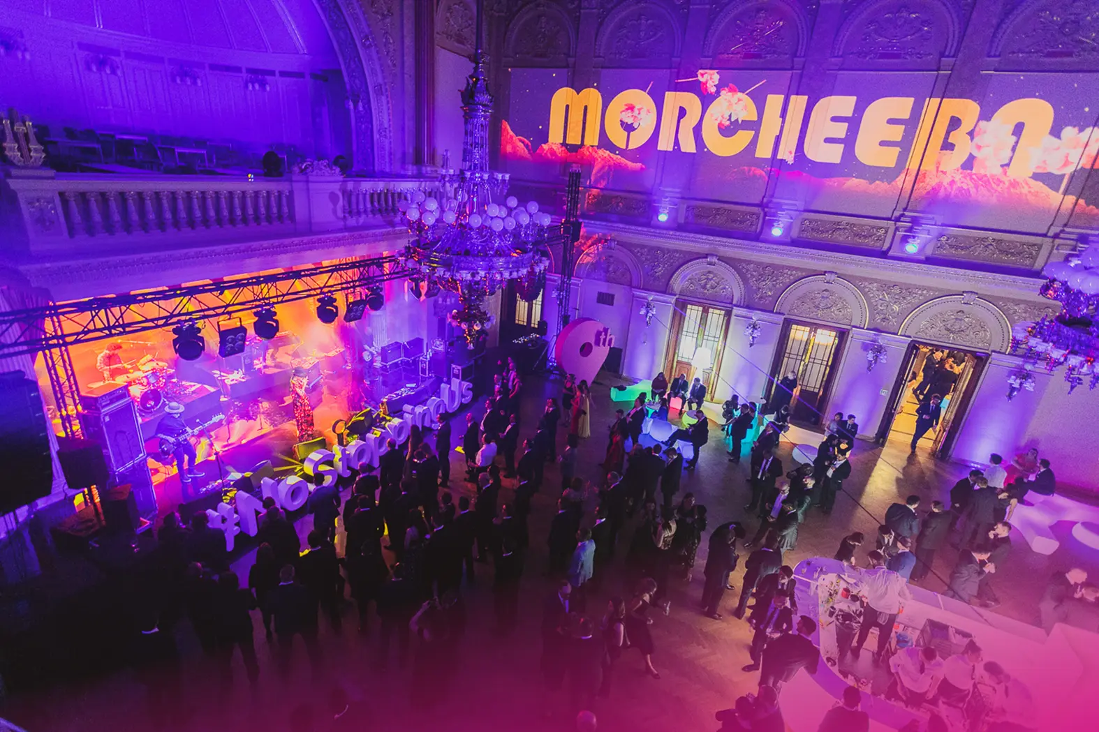 eventguru-b2b-conference-band-on-stage-morcheeba