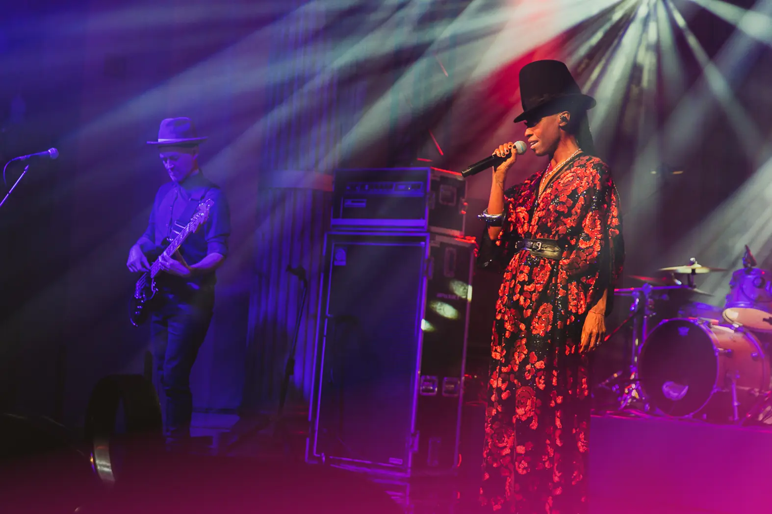 eventguru-b2b-conference-gala-vocalist-stage-morcheeba