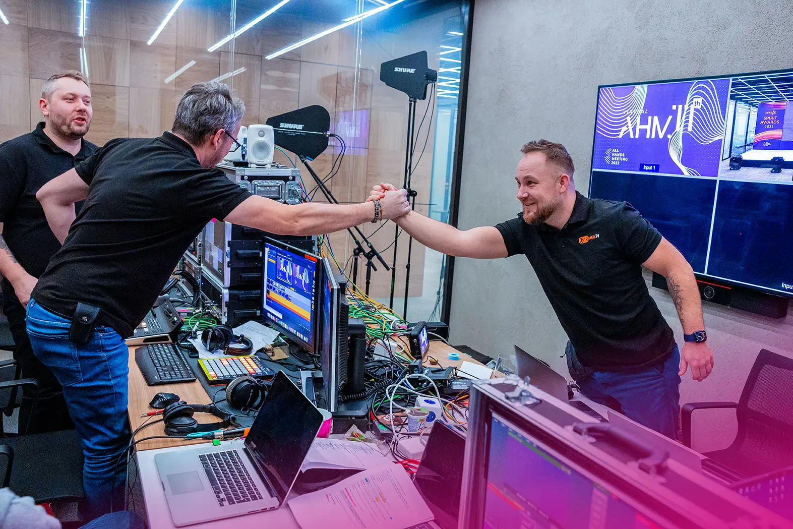 eventguru-b2b-online-event-broadcast-1.webp