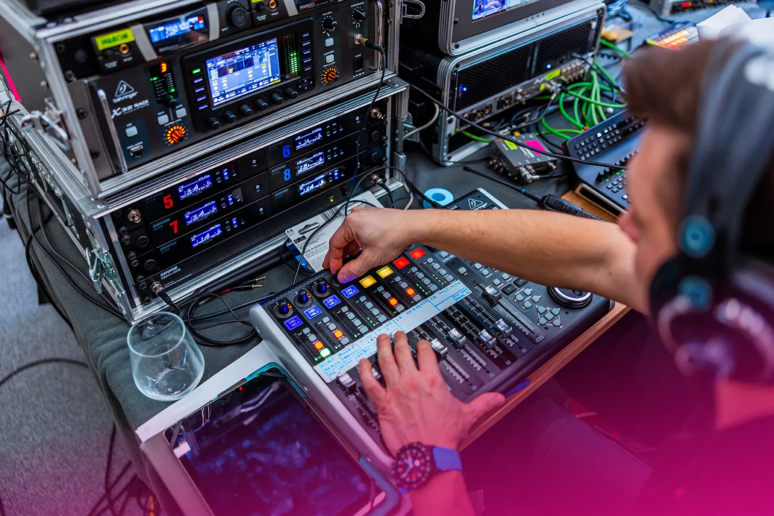 eventguru-b2b-online-event-control-room-equipment