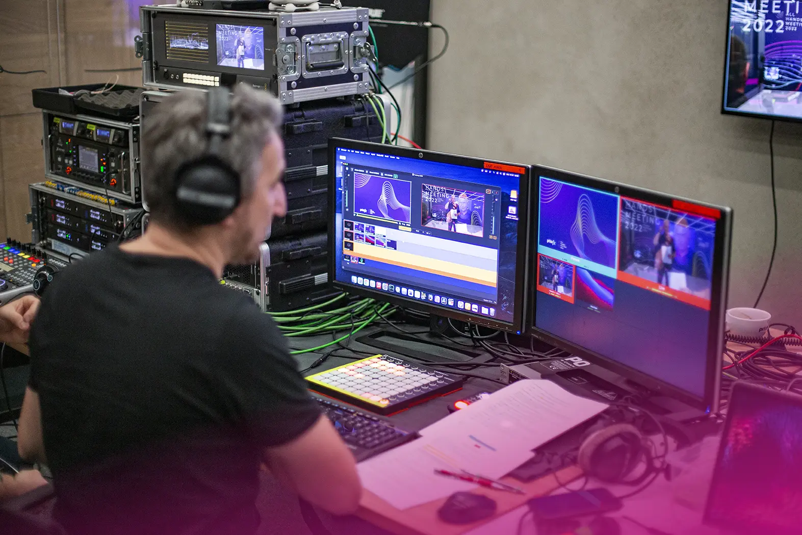 eventguru-b2b-online-event-control-room-screens-1.webp