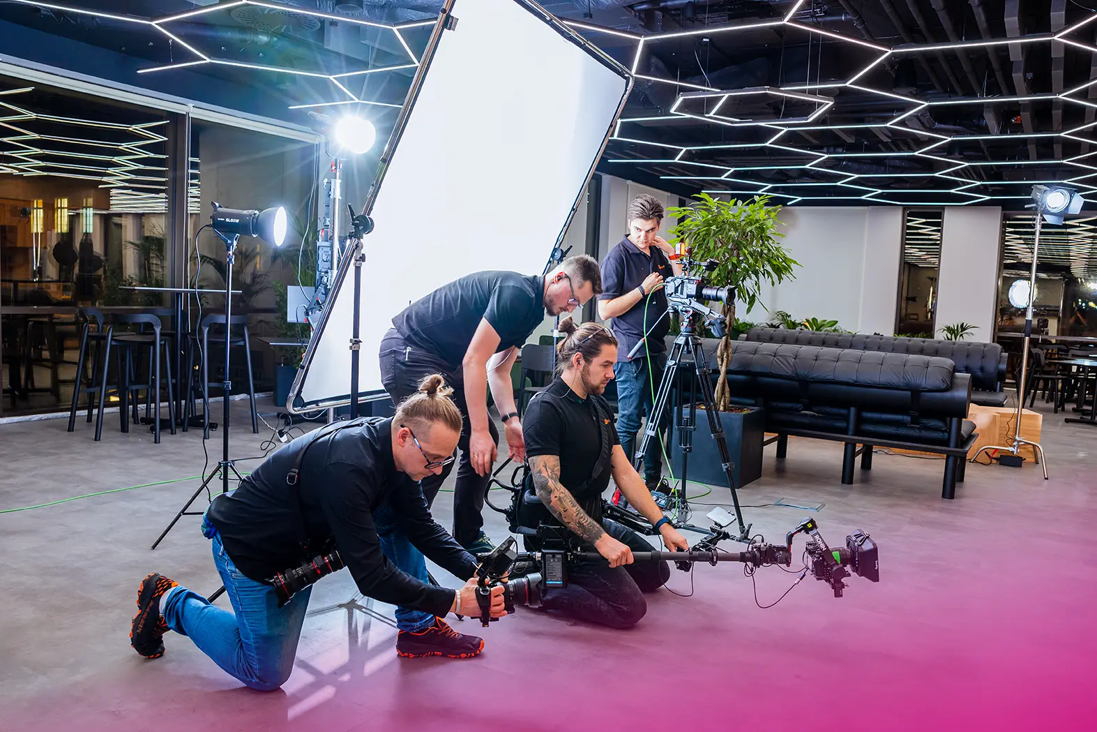 eventguru-b2b-online-event-multi-camera-crew-1.webp