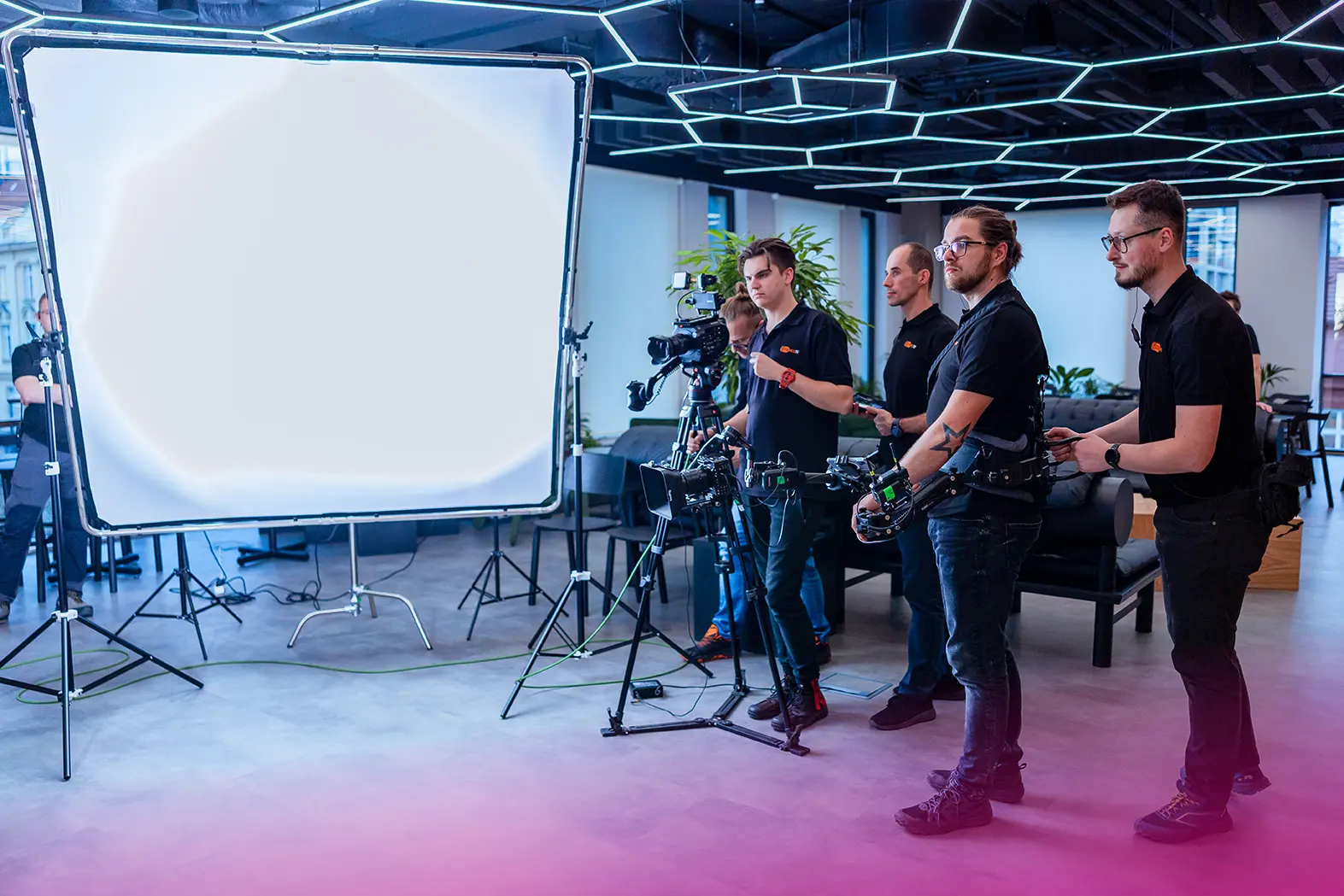 eventguru-b2b-online-event-multi-camera-crew-recording-1.webp