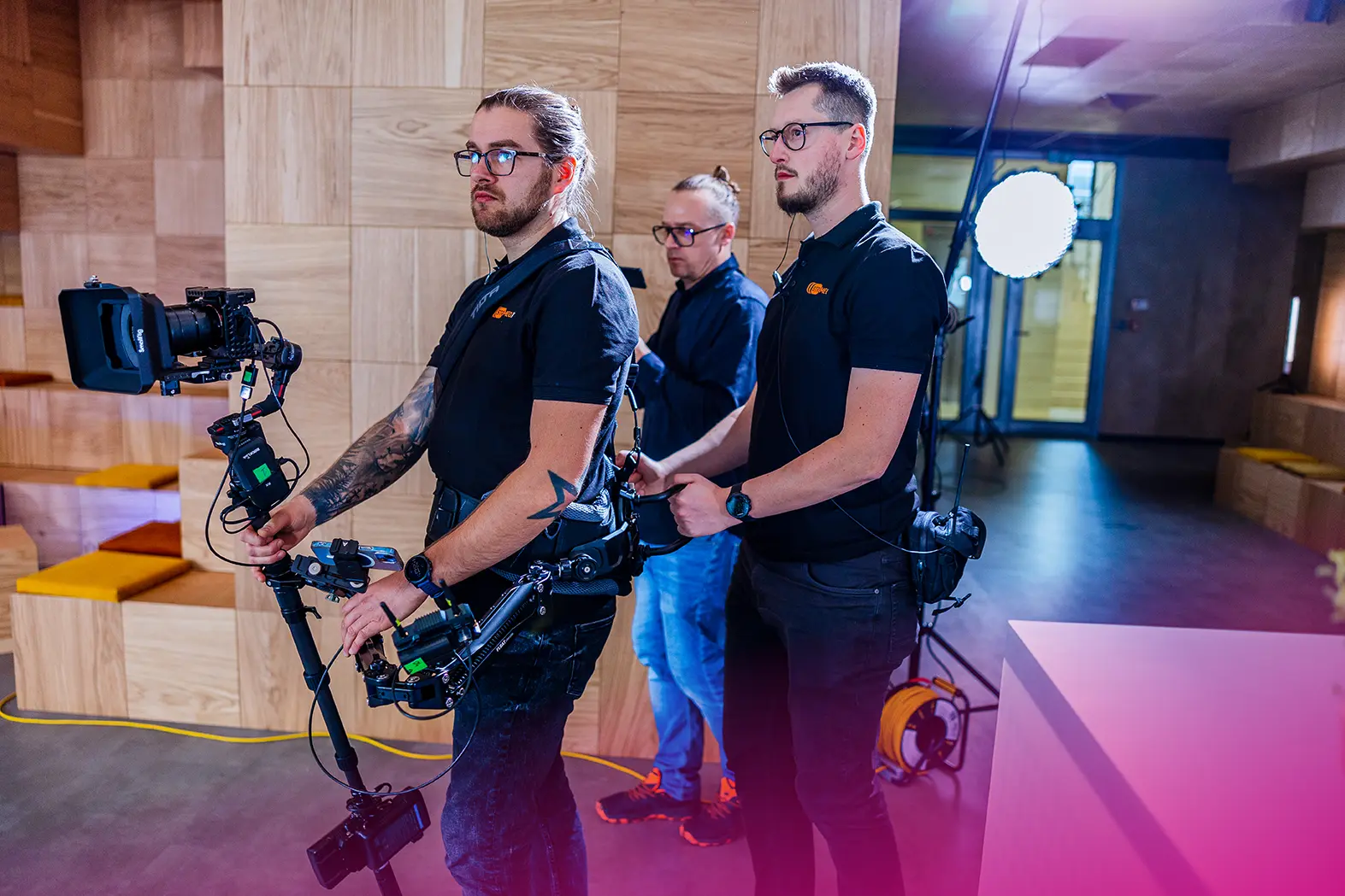 eventguru-b2b-online-event-video-crew.webp