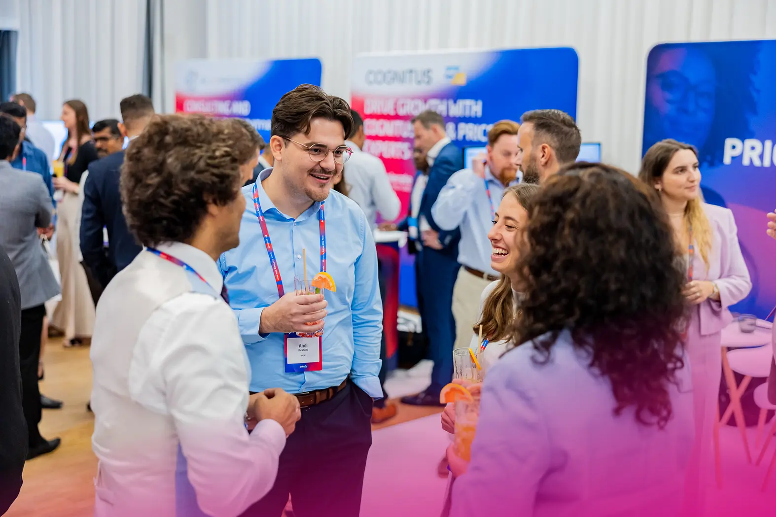 eventguru-b2b-roadshow-networking-team-standing