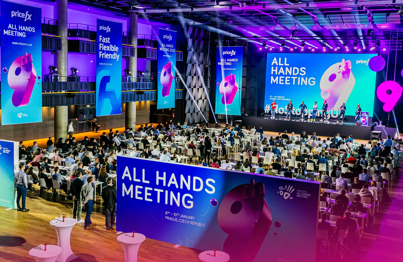 eventguru-b2b-wide shot of a conference venue